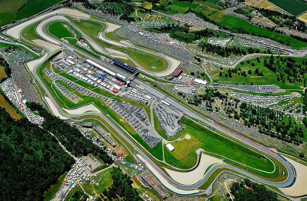 sirkus-motogp-di-mugello-antara-kecepatan-dan-tradisi