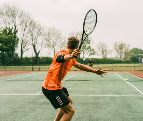 teknik-servis-kuat-dalam-permainan-tenis