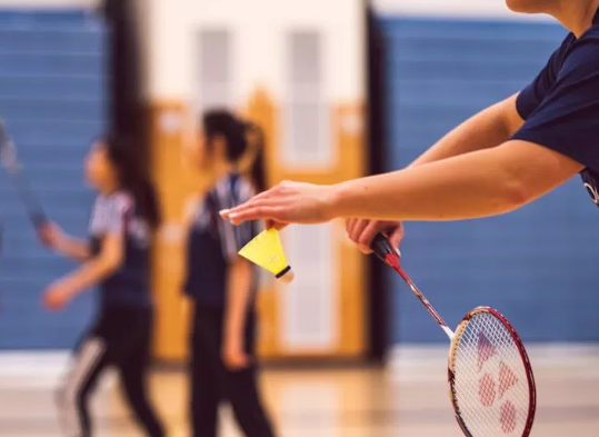 teknik-dasar-badminton-untuk-pemula-hingga-mahir