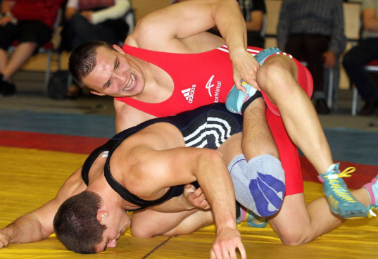 latihan-fisik-keras-di-wrestling-yang-menguras-mental